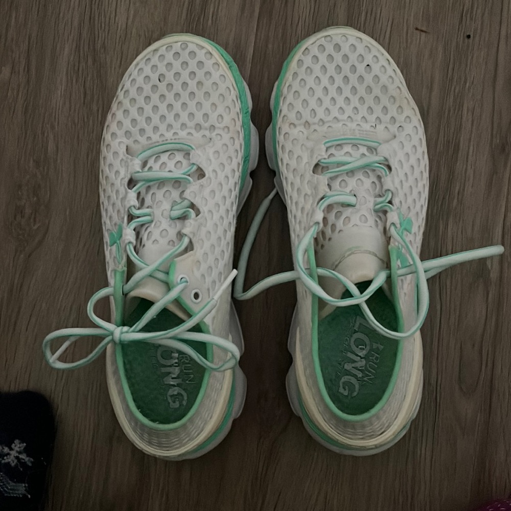 White Under Armour Speedform running sneakers